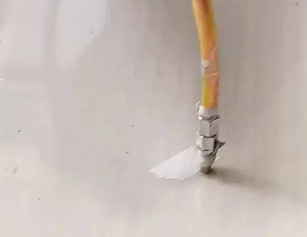 松北瓷砖空鼓维修公司专业解答在瓷砖铺贴过程中，如果使用的砂料过粗（如全部使用了粗砂），可能会导致以下问题